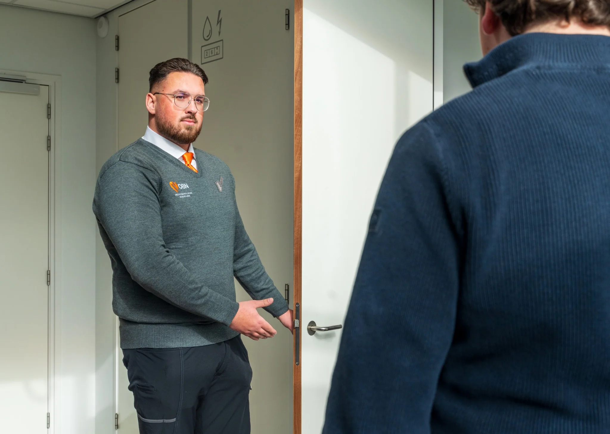 Gastvrij ontvangen. Professioneel beveiligen.